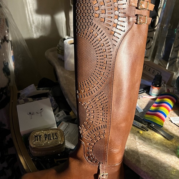 Size 5.5M Gianni Bini knee high laser cut riding style boots - Picture 4 of 9